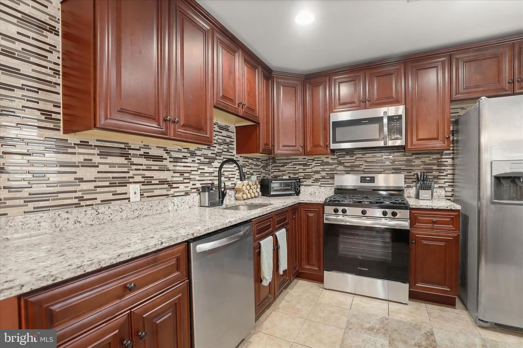 Image 17 of property listing at 2824 INGLEWOOD AVE, Baltimore, MD 21234