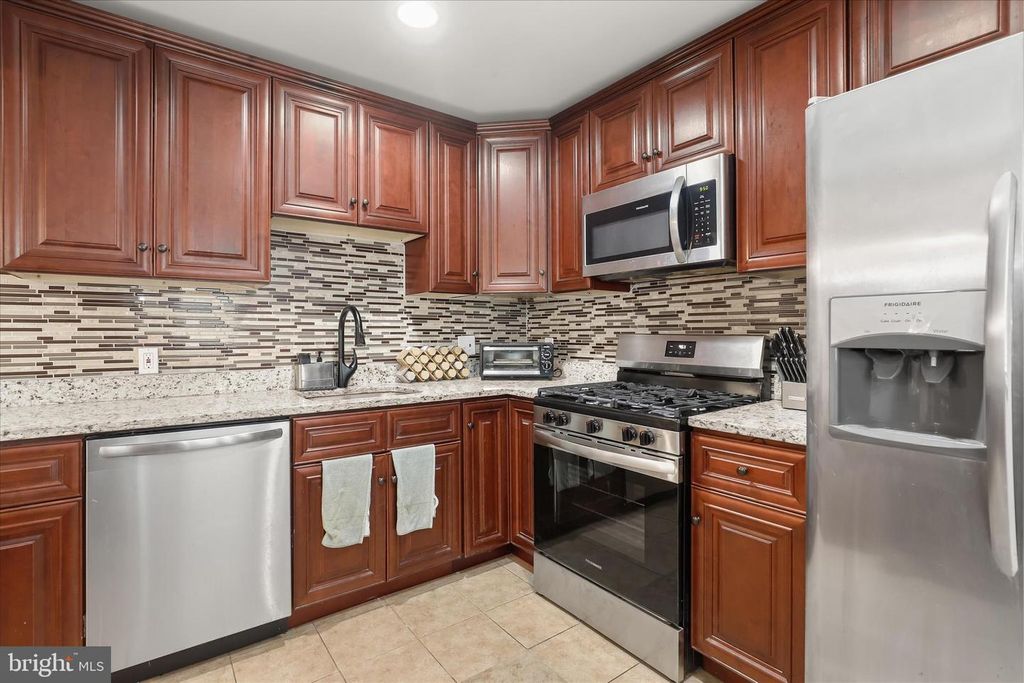 Image 18 of property listing at 2824 INGLEWOOD AVE, Baltimore, MD 21234