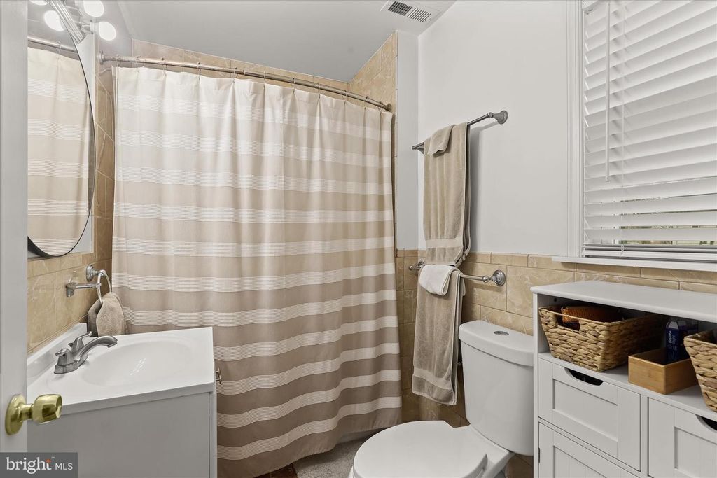 Image 29 of property listing at 2824 INGLEWOOD AVE, Baltimore, MD 21234