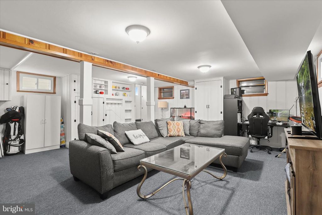 Image 32 of property listing at 2824 INGLEWOOD AVE, Baltimore, MD 21234