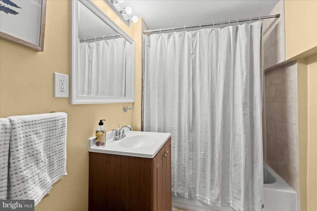 Image 34 of property listing at 2824 INGLEWOOD AVE, Baltimore, MD 21234