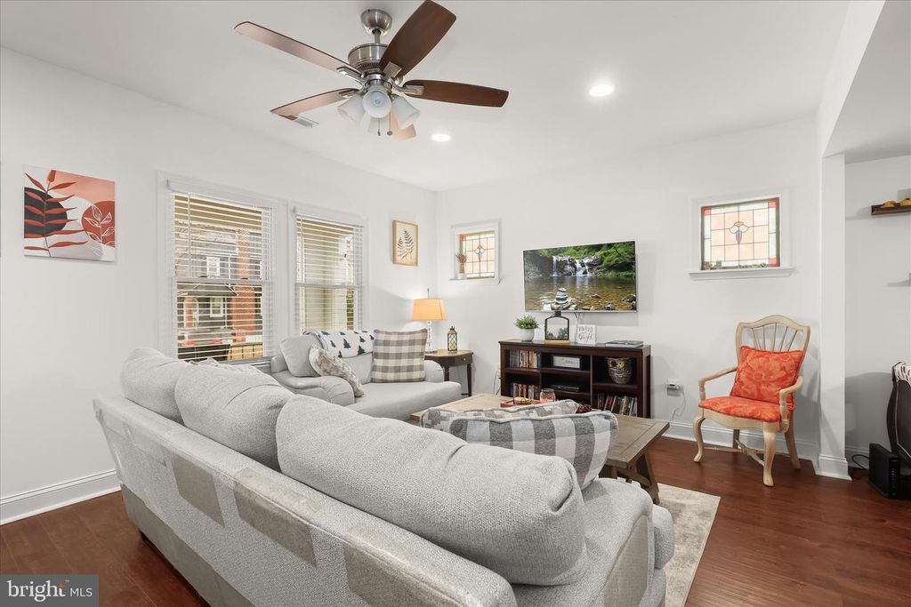 Image 5 of property listing at 2824 INGLEWOOD AVE, Baltimore, MD 21234