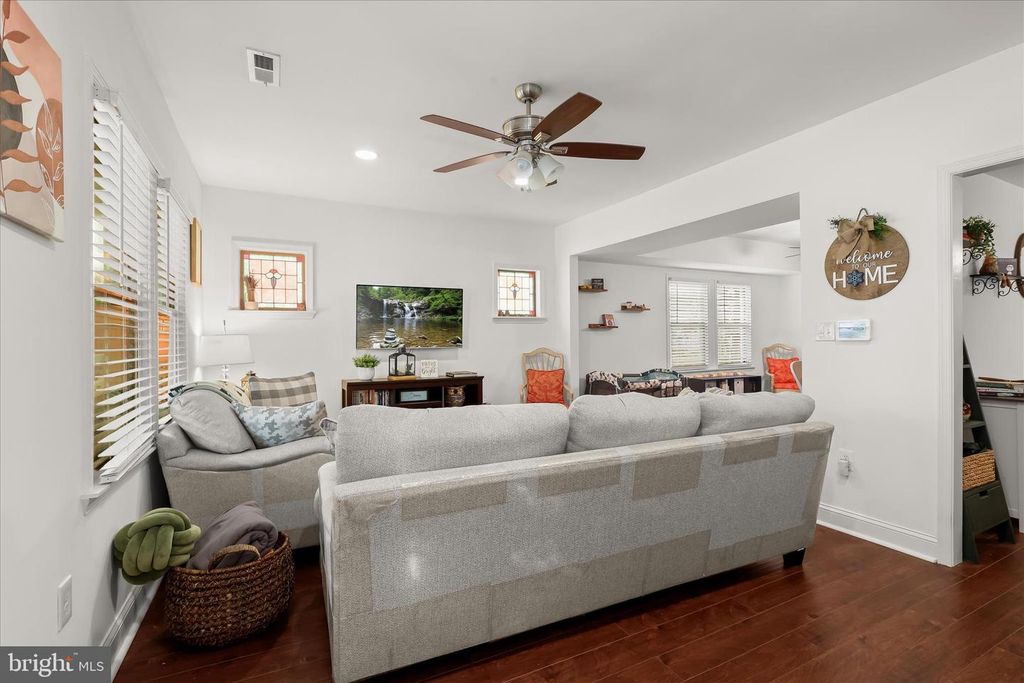 Image 9 of property listing at 2824 INGLEWOOD AVE, Baltimore, MD 21234