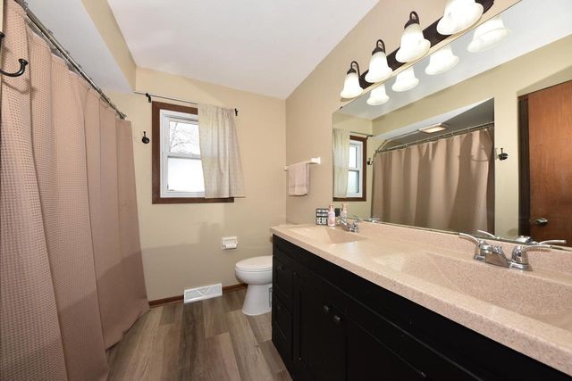 2036 Lenora DRIVE, West Bend, WI 53090