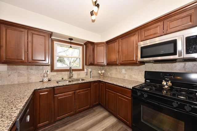 2036 Lenora DRIVE, West Bend, WI 53090
