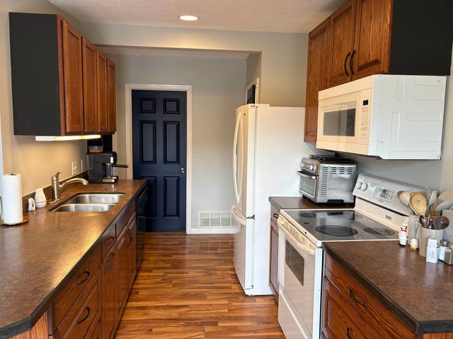 1704 5th Ave SW, Minot, ND 58701