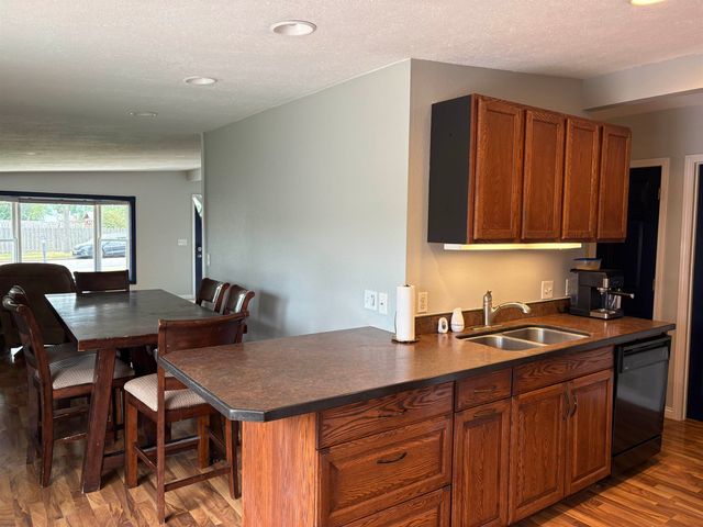 1704 5th Ave SW, Minot, ND 58701