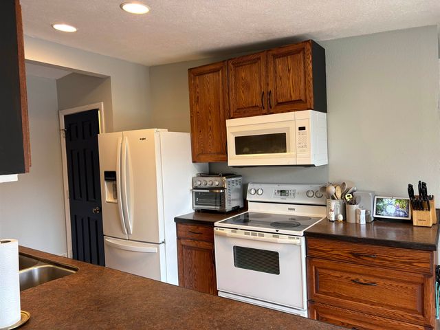 1704 5th Ave SW, Minot, ND 58701