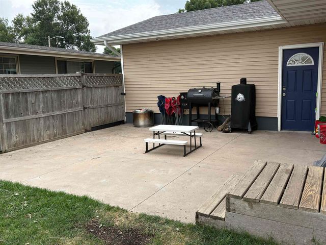1704 5th Ave SW, Minot, ND 58701