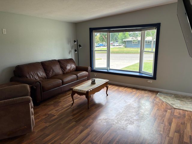 1704 5th Ave SW, Minot, ND 58701