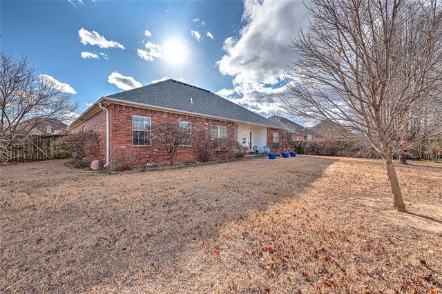 2204 SW Chinquapin Avenue, Bentonville, AR 72713