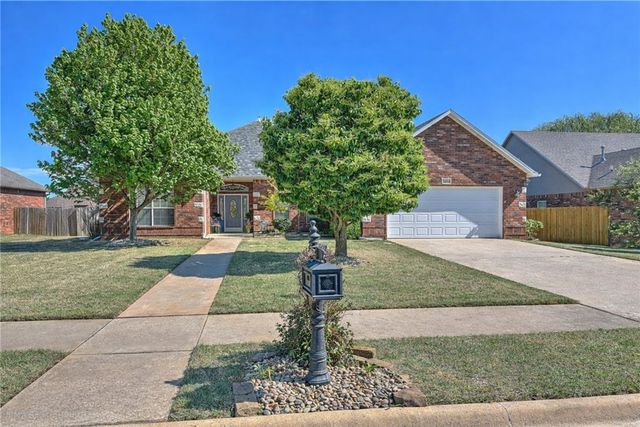 2204 SW Chinquapin Avenue, Bentonville, AR 72713