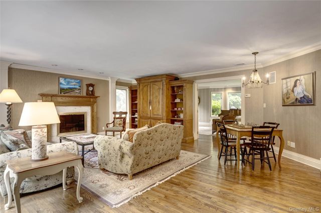 527 Split Rock Road, Syosset, NY 11791