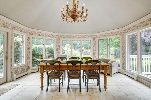 527 Split Rock Road, Syosset, NY 11791