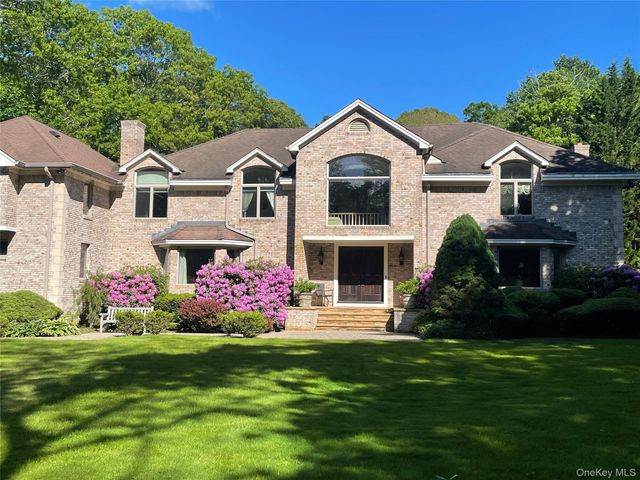 527 Split Rock Road, Syosset, NY 11791