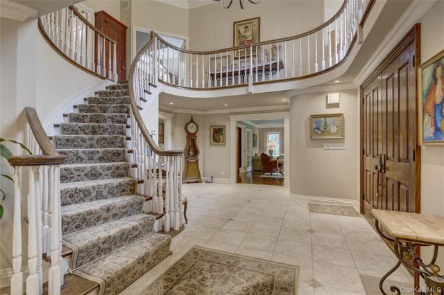 527 Split Rock Road, Syosset, NY 11791