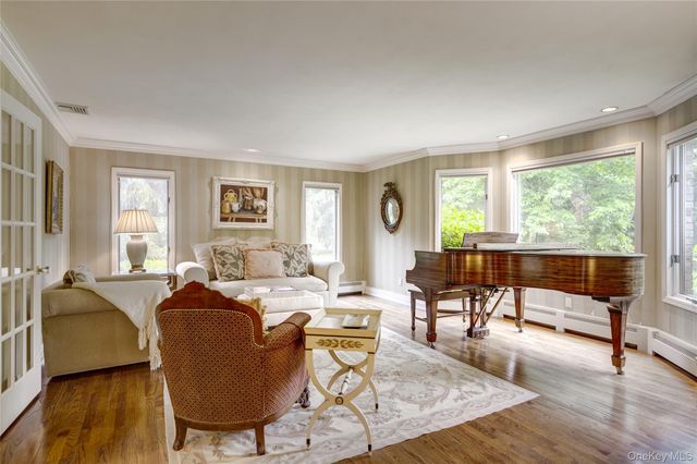 527 Split Rock Road, Syosset, NY 11791