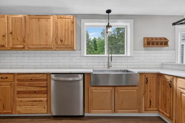 33 Border Street, Amherst, NH 03031