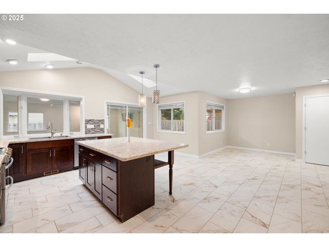 17705 Ne MULTNOMAH Dr, Portland, OR 97230