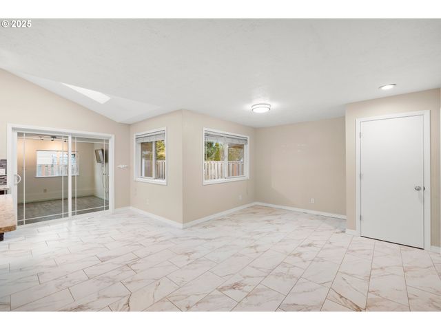 17705 Ne MULTNOMAH Dr, Portland, OR 97230