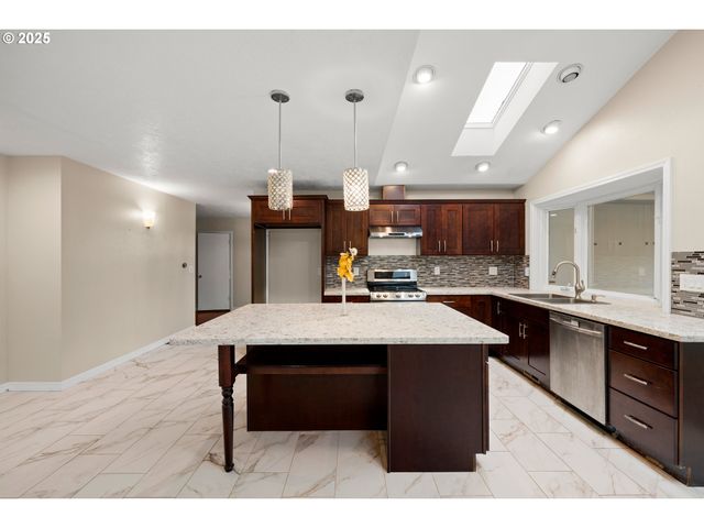 17705 Ne MULTNOMAH Dr, Portland, OR 97230