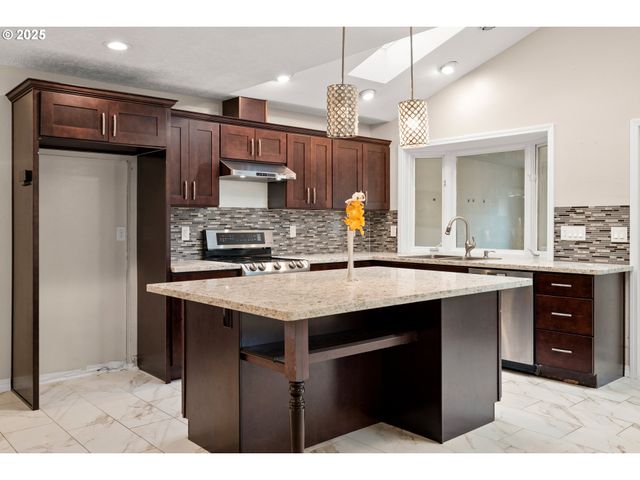 17705 Ne MULTNOMAH Dr, Portland, OR 97230