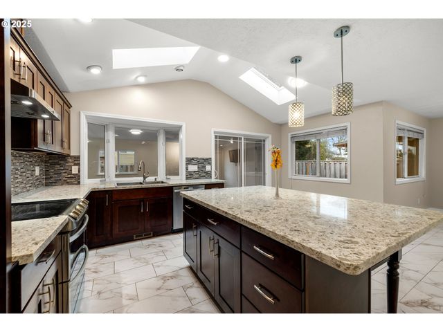 17705 Ne MULTNOMAH Dr, Portland, OR 97230