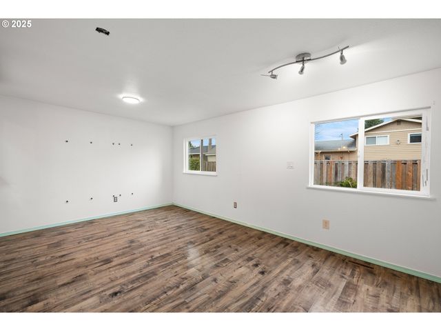 17705 Ne MULTNOMAH Dr, Portland, OR 97230