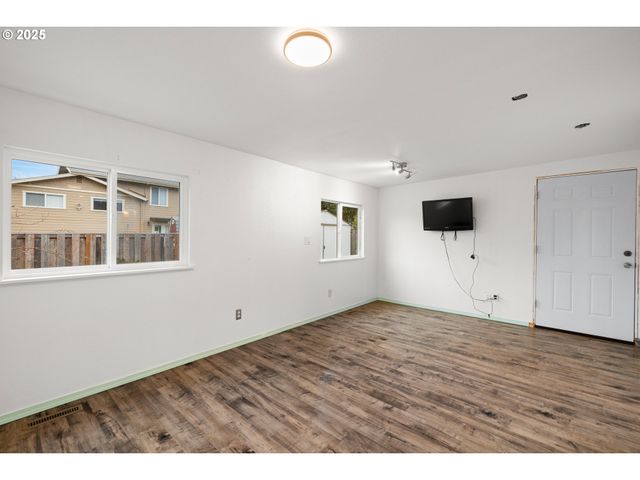 17705 Ne MULTNOMAH Dr, Portland, OR 97230