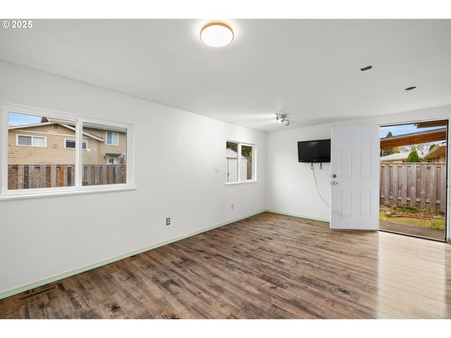 17705 Ne MULTNOMAH Dr, Portland, OR 97230