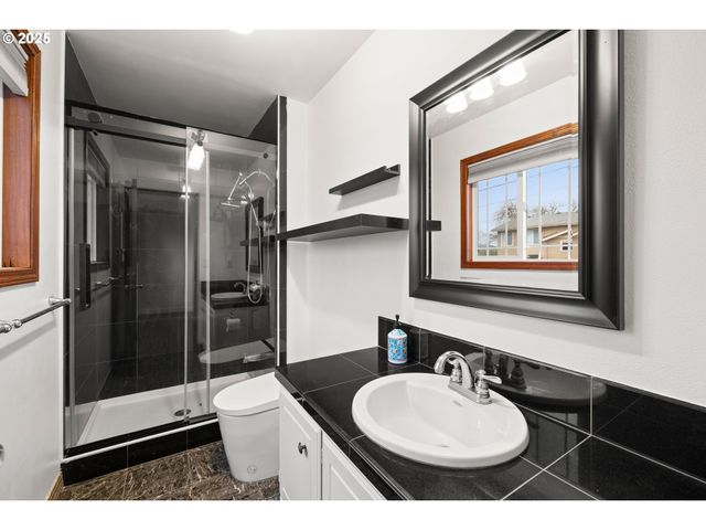 17705 Ne MULTNOMAH Dr, Portland, OR 97230