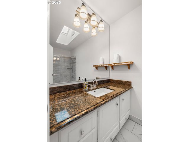 17705 Ne MULTNOMAH Dr, Portland, OR 97230