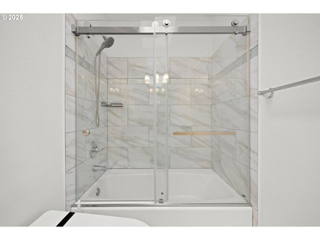 17705 Ne MULTNOMAH Dr, Portland, OR 97230