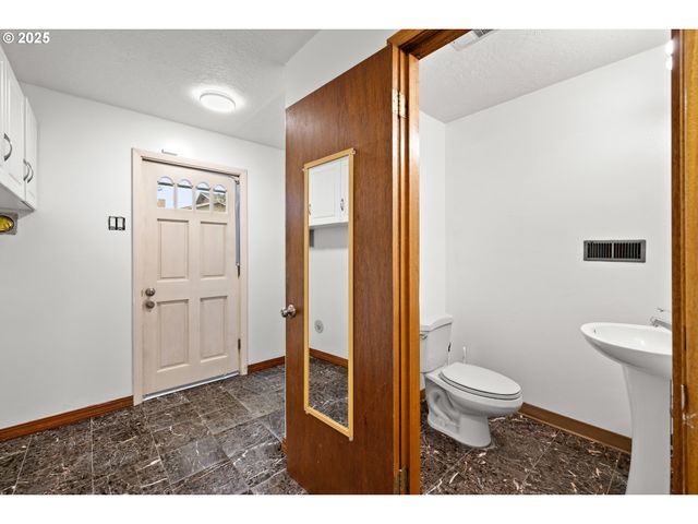 17705 Ne MULTNOMAH Dr, Portland, OR 97230