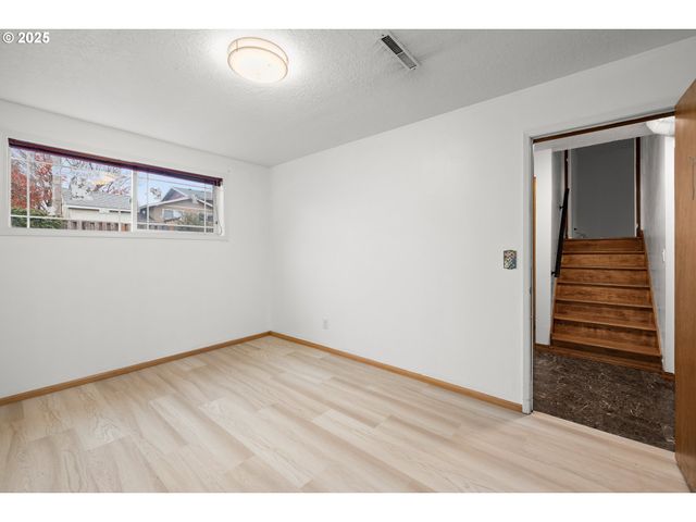 17705 Ne MULTNOMAH Dr, Portland, OR 97230