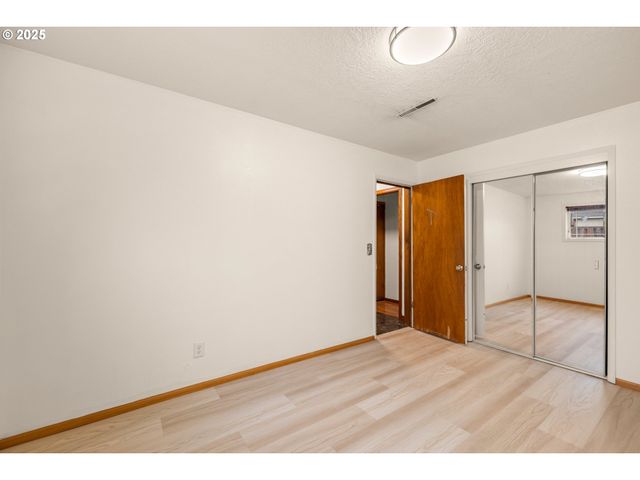 17705 Ne MULTNOMAH Dr, Portland, OR 97230