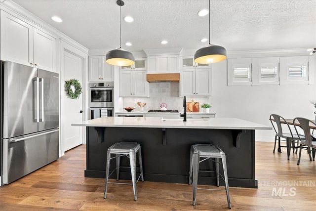 1607 Glencoe St, Middleton, ID 83644