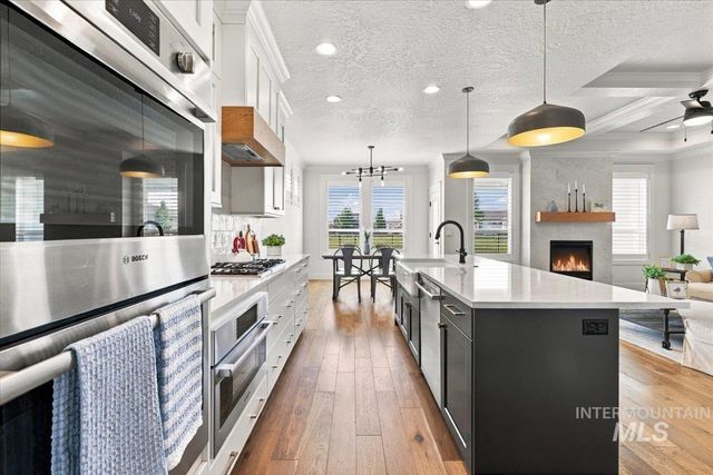 1607 Glencoe St, Middleton, ID 83644