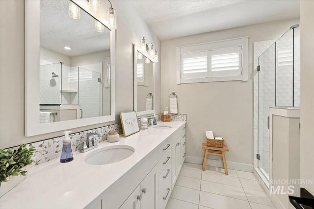 1607 Glencoe St, Middleton, ID 83644