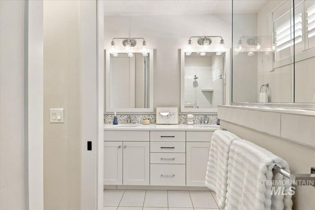 1607 Glencoe St, Middleton, ID 83644