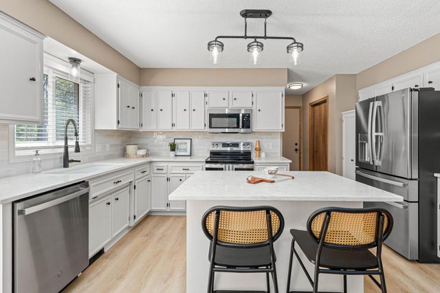 5833 W 131st Street Circle, Savage, MN 55378