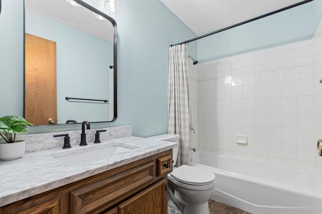5833 W 131st Street Circle, Savage, MN 55378