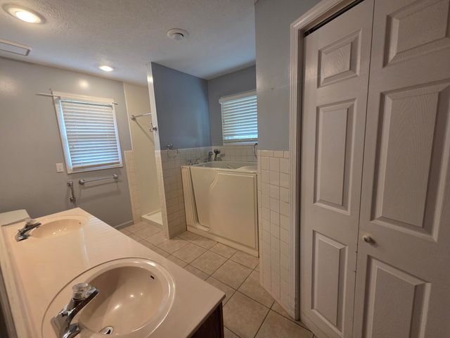 4719 S Clifton Court, Springfield, MO 65810
