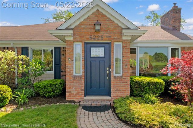 6225 Golfview Drive, Bloomfield Charter Township, MI 48301