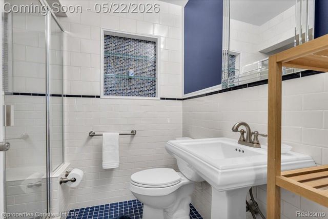 6225 Golfview Drive, Bloomfield Charter Township, MI 48301