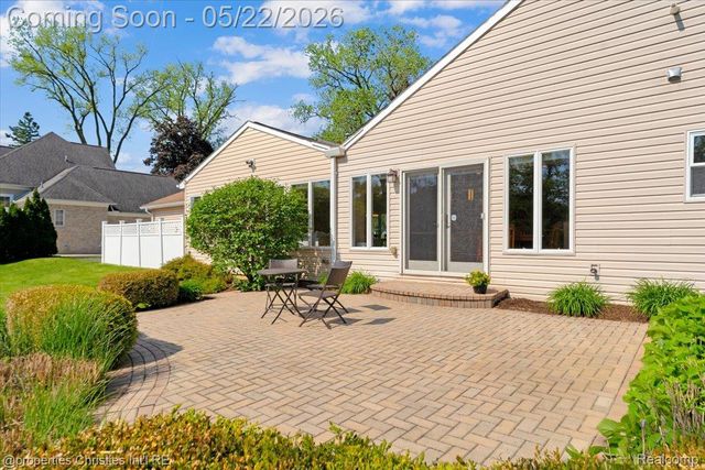 6225 Golfview Drive, Bloomfield Charter Township, MI 48301