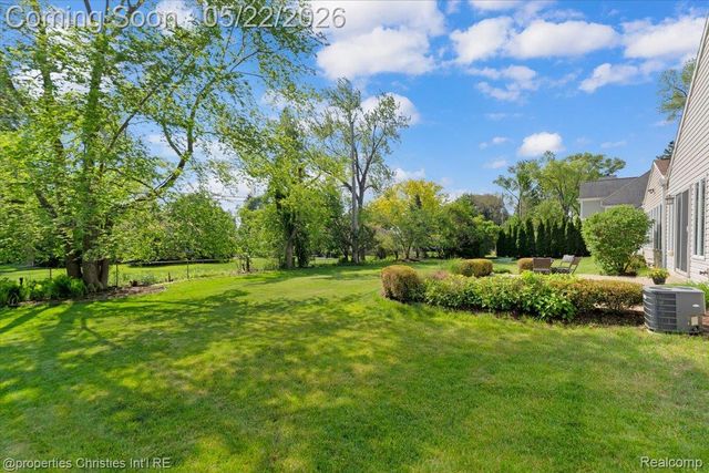 6225 Golfview Drive, Bloomfield Charter Township, MI 48301