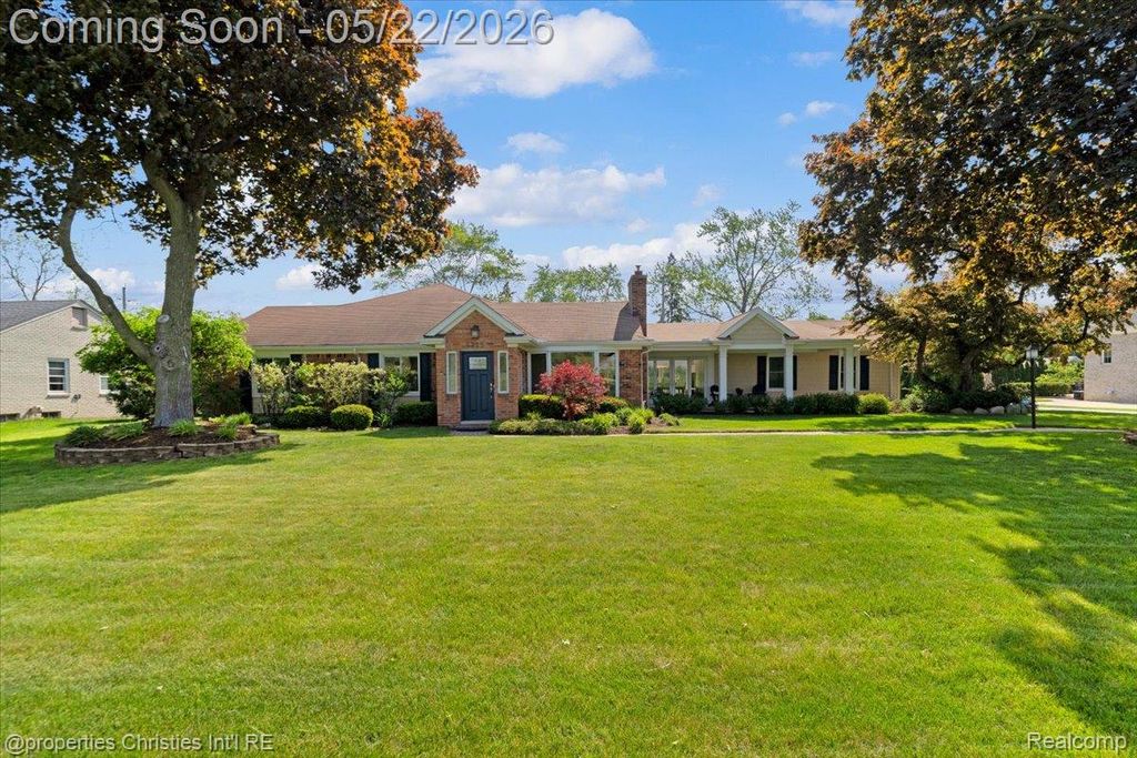 6225 Golfview Drive, Bloomfield Charter Township, MI 48301