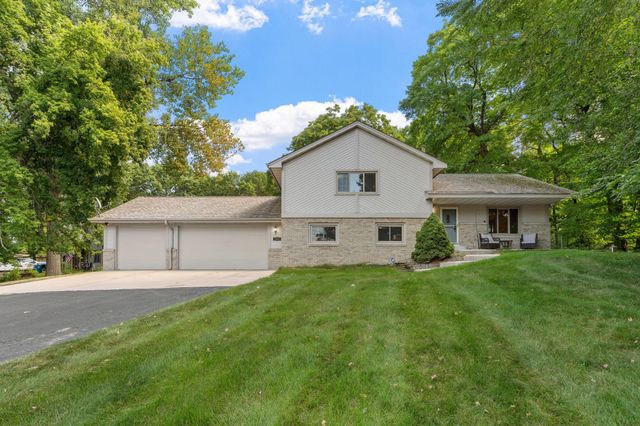 7657 N Shore Circle N, Forest Lake, MN 55025