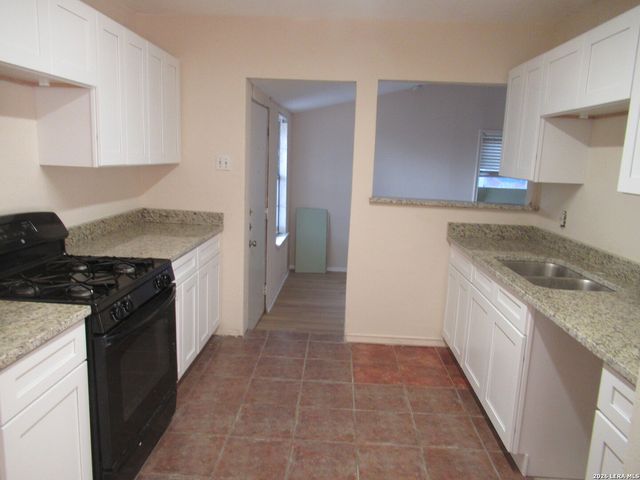702 LONGLEAF ST, San Antonio, TX 78219